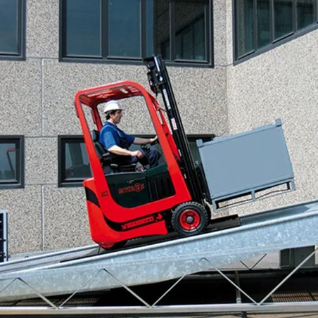 NEUWERTH Logistics SA - Mariotti - Mycros - 3-wheels electric forklift truck