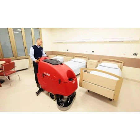 NEUWERTH Logistics SA - RCM - RCM Mega II - Kehrsaugmaschine