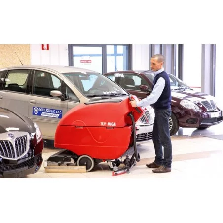 NEUWERTH Logistics SA - RCM - RCM Mega II - Kehrsaugmaschine