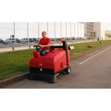 NEUWERTH Logistics SA - RCM - RCM Otto - Scheuersaugmaschine