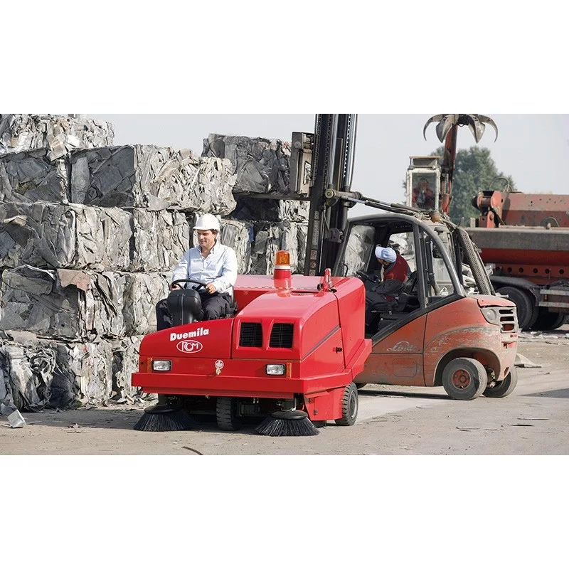 NEUWERTH Logistics SA - RCM - RCM Duemila - Balayeuse