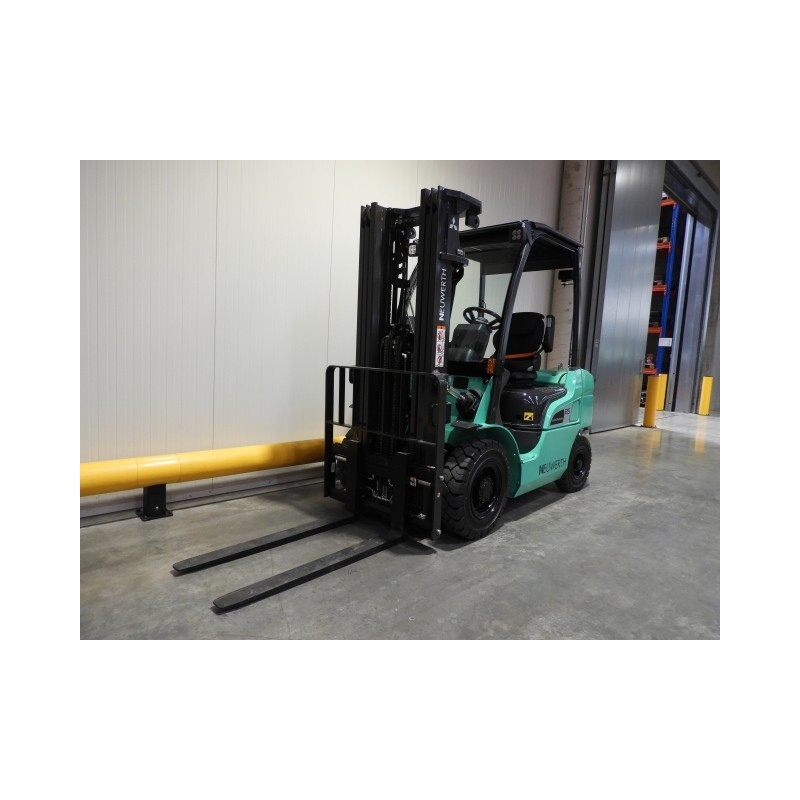 NEUWERTH Logistics SA - Mitsubishi - FD25N3 - Chariot-élévateur Diesel