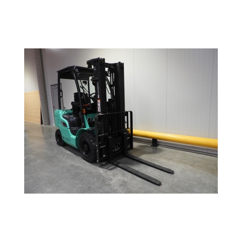 NEUWERTH Logistics SA - Mitsubishi - FD25N3 - Chariot-élévateur Diesel