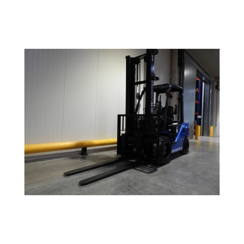 NEUWERTH Logistics SA - Hangcha - CPCD35-XH7F - Chariot-élévateur Diesel