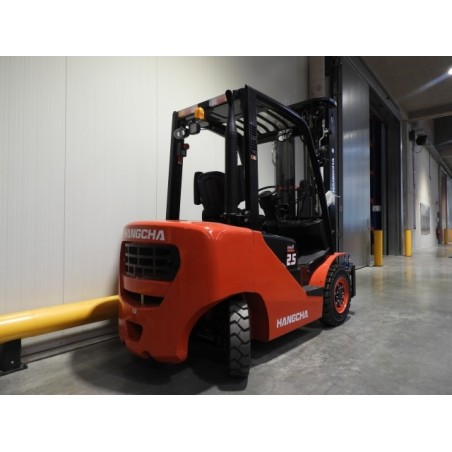 NEUWERTH Logistics SA - Hangcha - CPCD25-XH7F - Chariot-élévateur Diesel