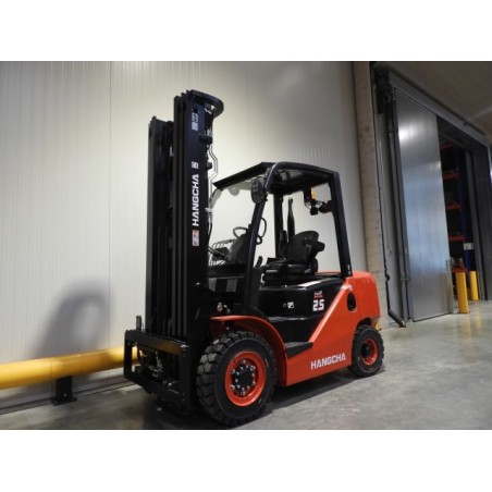 NEUWERTH Logistics SA - Hangcha - CPCD25-XH7F - Chariot-élévateur Diesel