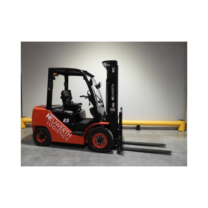 NEUWERTH Logistics SA - Hangcha - CPCD25-XW56F - Chariot-élévateur Diesel