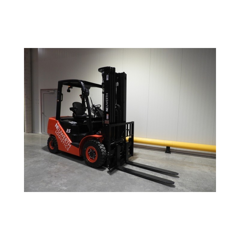 NEUWERTH Logistics SA - Hangcha - CPCD25-XW56F - Chariot-élévateur Diesel