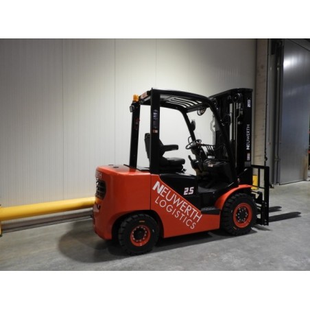 NEUWERTH Logistics SA - Hangcha - CPCD25-XW56F - Chariot-élévateur Diesel