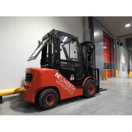 NEUWERTH Logistics SA - Hangcha - CPCD25-XH7F - Chariot-élévateur Diesel