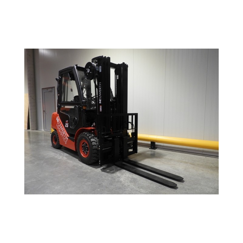 NEUWERTH Logistics SA - Hangcha - CPCD25-XH7F - Chariot-élévateur Diesel