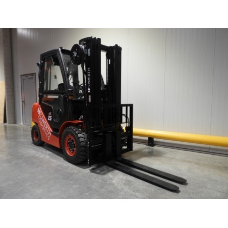 NEUWERTH Logistics SA - Hangcha - CPCD25-XH7F - Chariot-élévateur Diesel