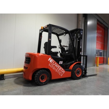 NEUWERTH Logistics SA - Hangcha - CPCD25-XW56F - Chariot-élévateur Diesel