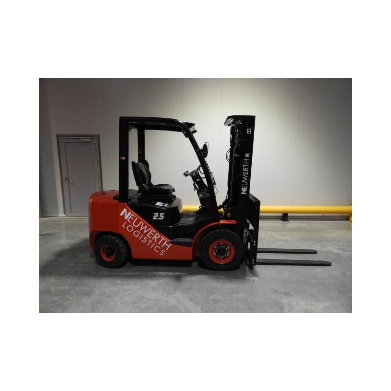 NEUWERTH Logistics SA - Hangcha - CPCD25-XW56F - Chariot-élévateur Diesel