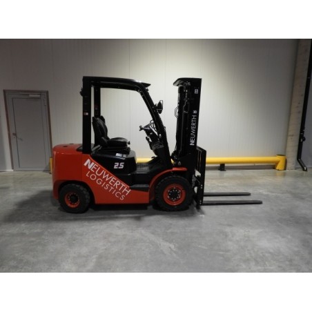 NEUWERTH Logistics SA - Hangcha - CPCD25-XW56F - Chariot-élévateur Diesel