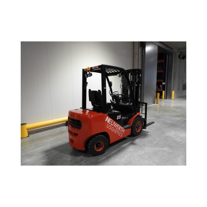 NEUWERTH Logistics SA - Hangcha - CPCD25-XW56F - Chariot-élévateur Diesel