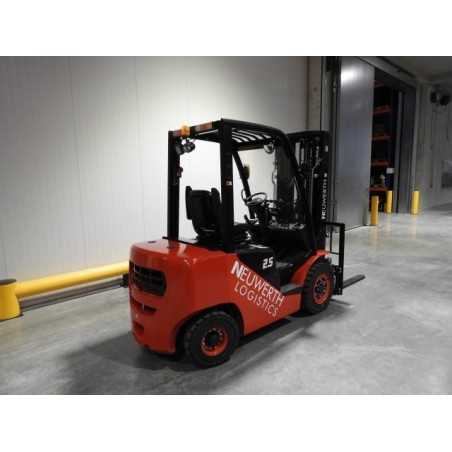 NEUWERTH Logistics SA - Hangcha - CPCD25-XW56F - Chariot-élévateur Diesel
