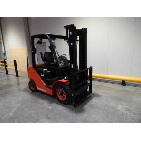 NEUWERTH Logistics SA - Hangcha - CPCD25-XW56F - Chariot-élévateur Diesel