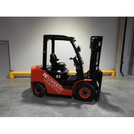 NEUWERTH Logistics SA - Hangcha - CPCD25-XW56F - Chariot-élévateur Diesel