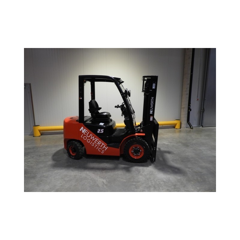 NEUWERTH Logistics SA - Hangcha - CPCD25-XW56F - Chariot-élévateur Diesel