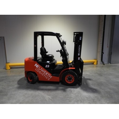 NEUWERTH Logistics SA - Hangcha - CPCD25-XW56F - Chariot-élévateur Diesel