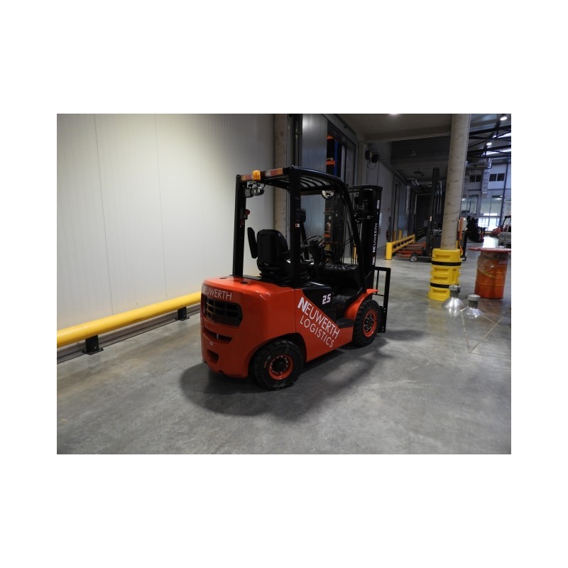 NEUWERTH Logistics SA - Hangcha - CPCD25-XW56F - Chariot-élévateur Diesel