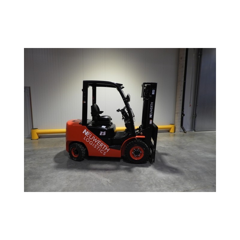 NEUWERTH Logistics SA - Hangcha - CPCD25-XW56F - Chariot-élévateur Diesel