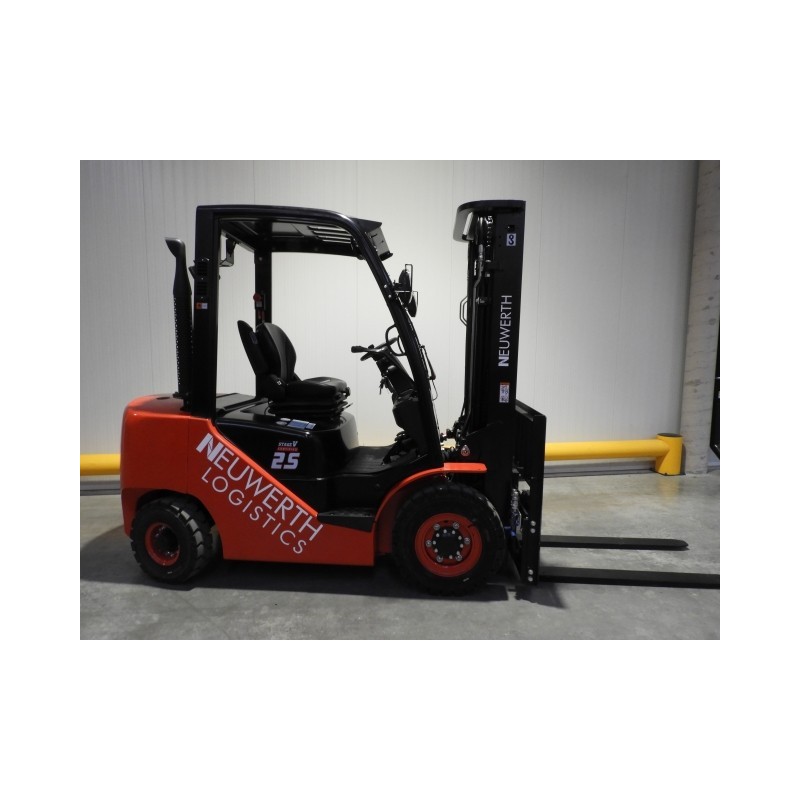 NEUWERTH Logistics SA - Hangcha - CPCD25-XH7F - Chariot-élévateur Diesel
