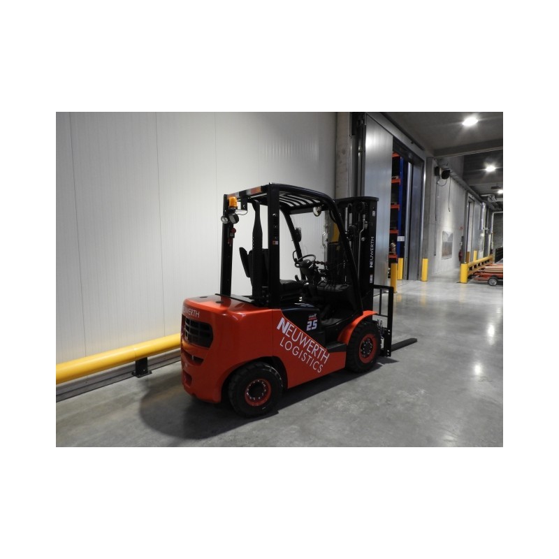 NEUWERTH Logistics SA - Hangcha - CPCD25-XH7F - Chariot-élévateur Diesel