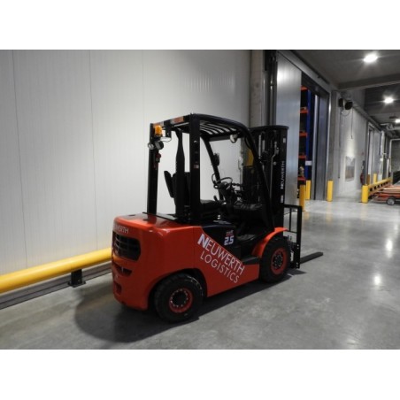NEUWERTH Logistics SA - Hangcha - CPCD25-XH7F - Chariot-élévateur Diesel