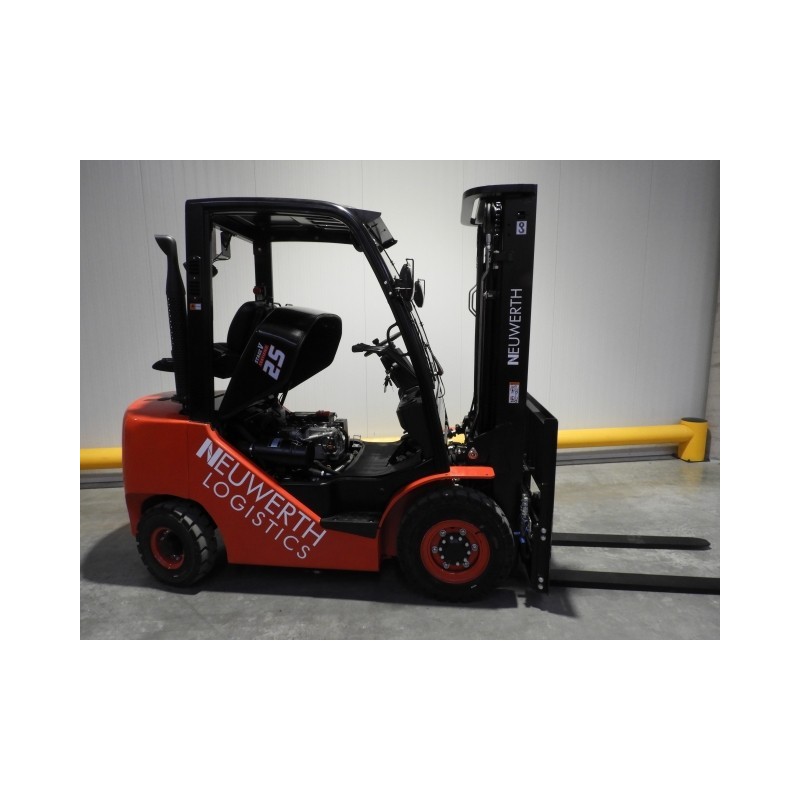 NEUWERTH Logistics SA - Hangcha - CPCD25-XH7F - Chariot-élévateur Diesel