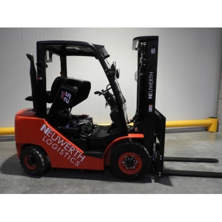 NEUWERTH Logistics SA - Hangcha - CPCD25-XH7F - Chariot-élévateur Diesel