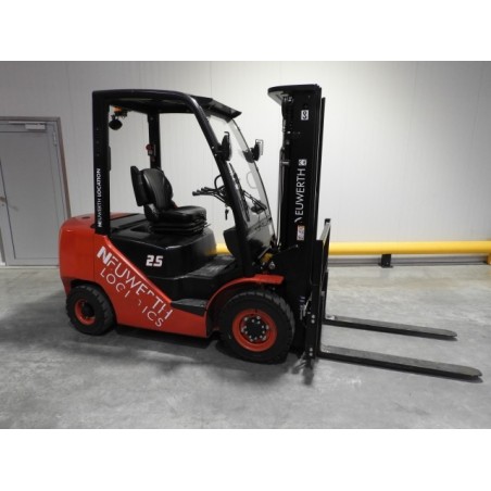 NEUWERTH Logistics SA - Hangcha - CPCD25-XW55F - Chariot-élévateur Diesel