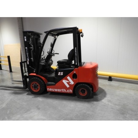 NEUWERTH Logistics SA - Hangcha - CPCD25-XW55F - Chariot-élévateur Diesel