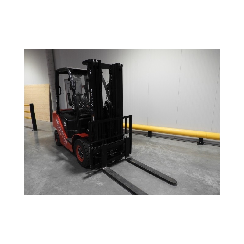 NEUWERTH Logistics SA - Hangcha - CPCD25-XW55F - Chariot-élévateur Diesel