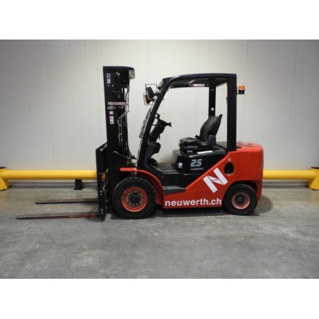NEUWERTH Logistics SA - Hangcha - CPCD25-XW27F - Chariot-élévateur Diesel