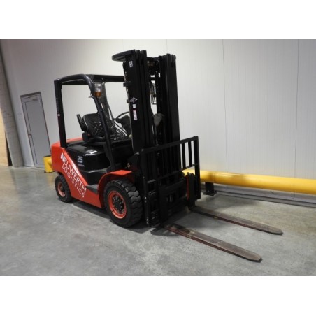 NEUWERTH Logistics SA - Hangcha - CPCD25-XW27F - Chariot-élévateur Diesel