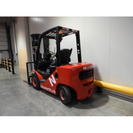 NEUWERTH Logistics SA - Hangcha - CPCD25-XW27F - Chariot-élévateur Diesel