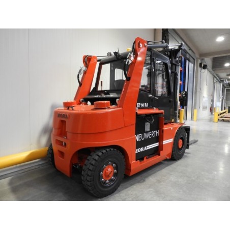NEUWERTH Logistics SA - Mora - EP 80 RA - Chariot-élévateur électrique