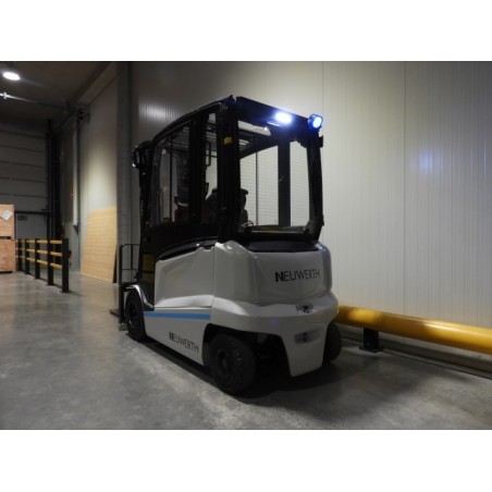 NEUWERTH Logistics SA - Atlet - MX 35L - Chariot-élévateur électrique