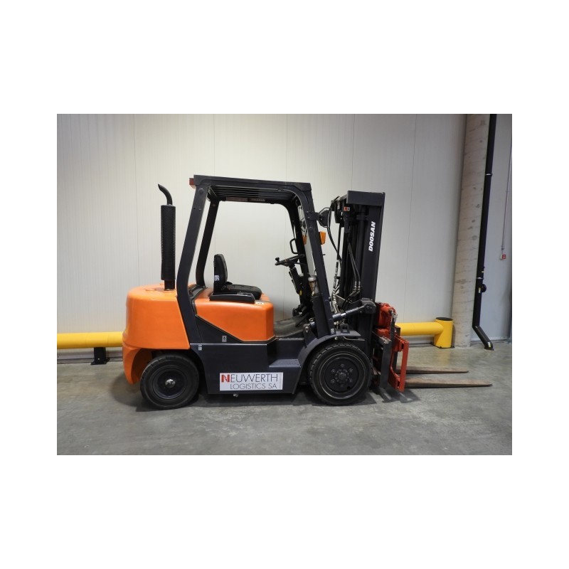 NEUWERTH Logistics SA - Doosan - d30g - Chariot-élévateur Diesel