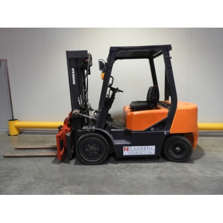 NEUWERTH Logistics SA - Doosan - d30g - Chariot-élévateur Diesel