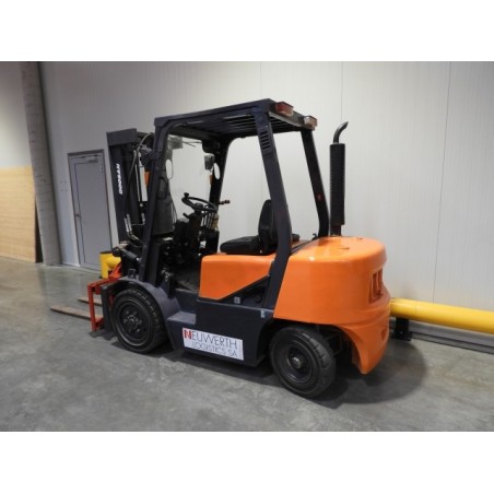NEUWERTH Logistics SA - Doosan - d30g - Chariot-élévateur Diesel