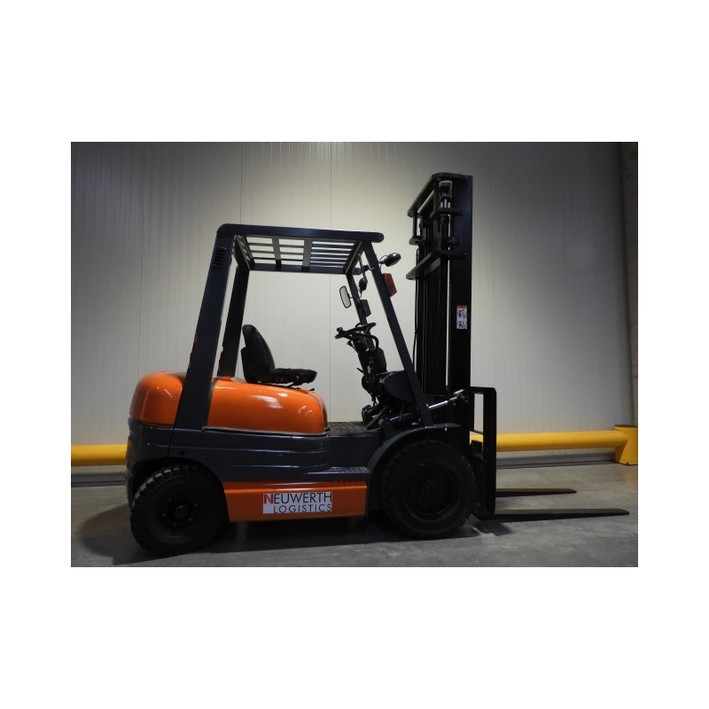 NEUWERTH Logistics SA - Toyota - 02-6FD20 - Chariot-élévateur Diesel