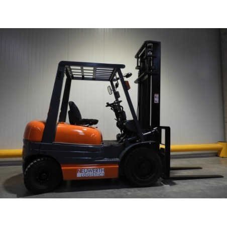 NEUWERTH Logistics SA - Toyota - 02-6FD20 - Chariot-élévateur Diesel