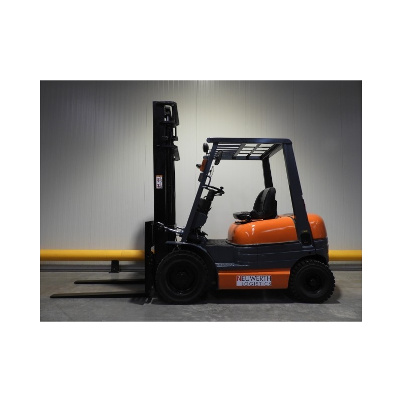 NEUWERTH Logistics SA - Toyota - 02-6FD20 - Chariot-élévateur Diesel