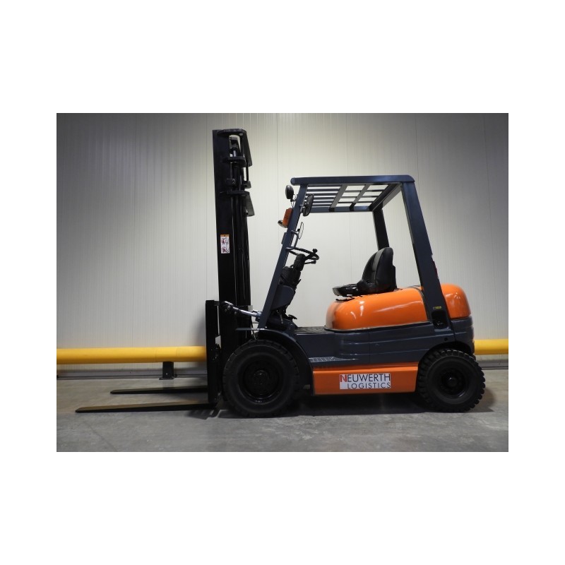 NEUWERTH Logistics SA - Toyota - 02-6FD20 - Chariot-élévateur Diesel