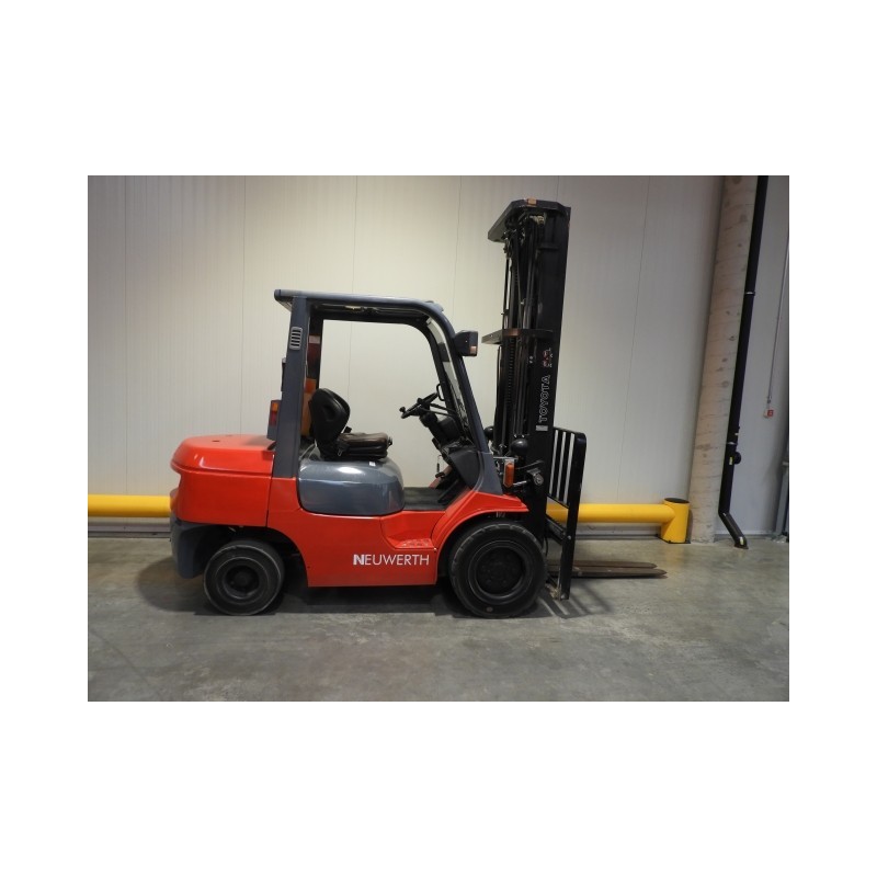NEUWERTH Logistics SA - Toyota - 02-7FDJF 35 - Chariot-élévateur Diesel