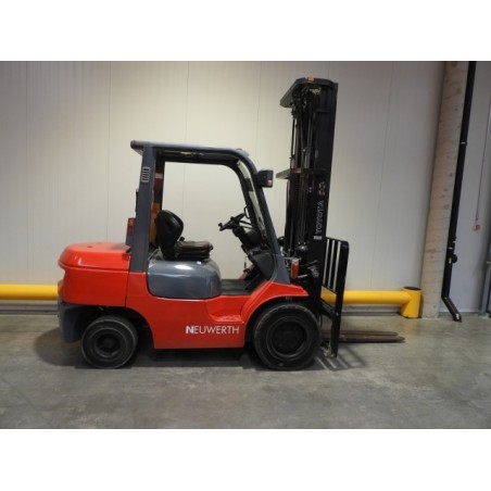 NEUWERTH Logistics SA - Toyota - 02-7FDJF 35 - Chariot-élévateur Diesel