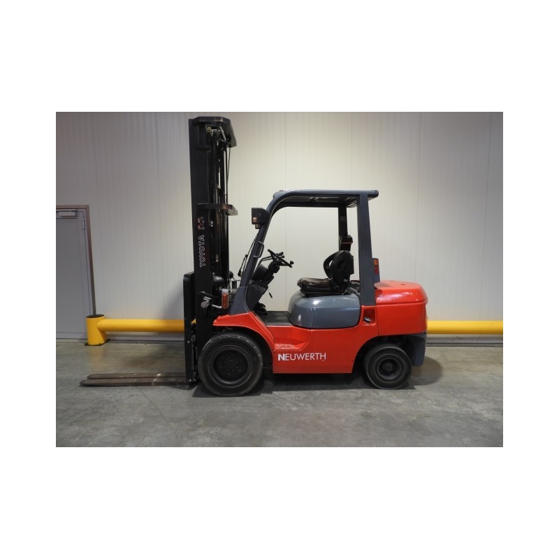 NEUWERTH Logistics SA - Toyota - 02-7FDJF 35 - Chariot-élévateur Diesel